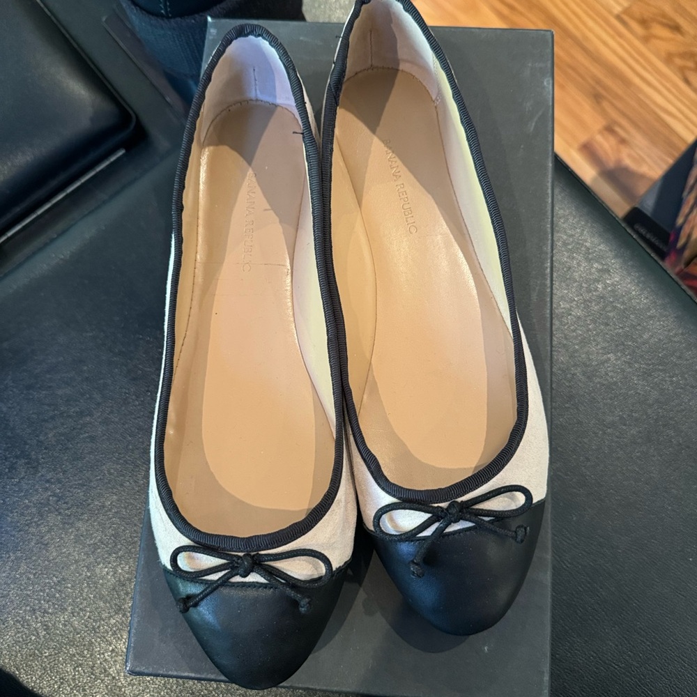 Banana Republic ballet flats cream suede and black leather. Size 8